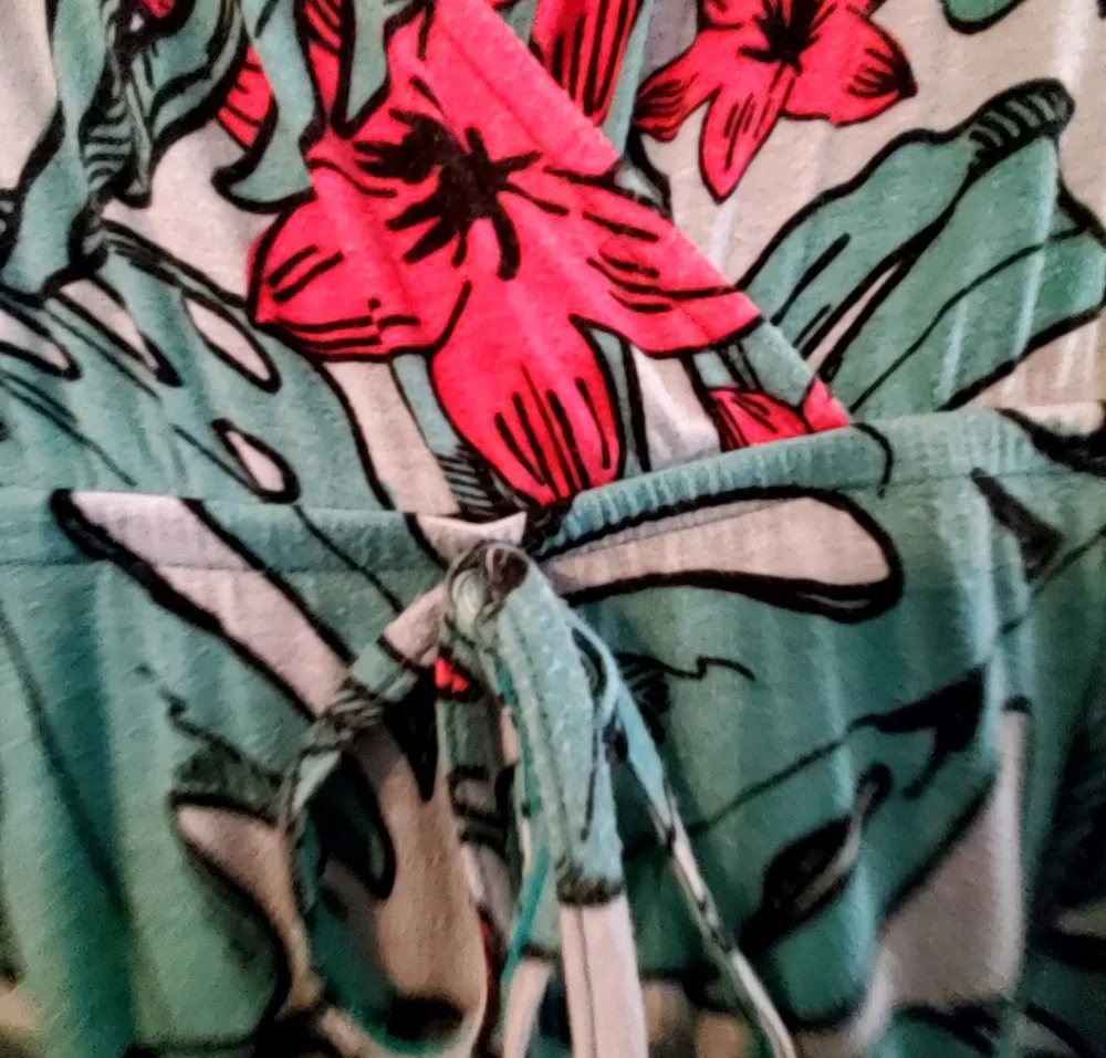 VENUS 3X Ruffle NightGown - Picture 4 of 8